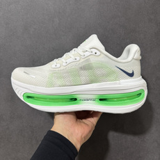 Nike VOMERO PREMIUM 耐克 舒适减震防滑 低帮跑步鞋全掌ReactX泡绵中底 前掌和后 Nike VOMERO PREMIUM 耐克 舒适减震防滑 低帮跑步鞋全掌ReactX泡绵中底 前掌和后