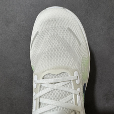 Nike VOMERO PREMIUM 耐克 舒适减震防滑 低帮跑步鞋全掌ReactX泡绵中底 前掌和后 Nike VOMERO PREMIUM 耐克 舒适减震防滑 低帮跑步鞋全掌ReactX泡绵中底 前掌和后