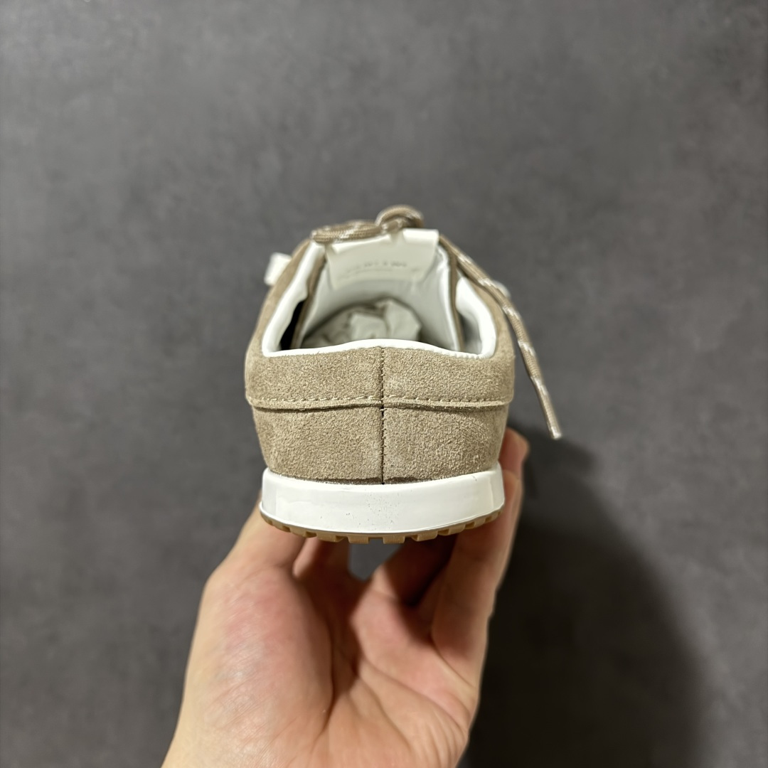 美国知名瑜伽品牌 Alo Yoga Launches Mule Sneaker 发动系列低帮阿甘T头薄底