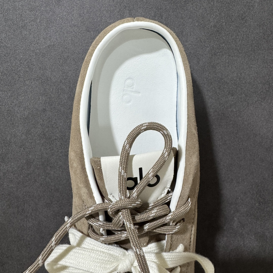 美国知名瑜伽品牌 Alo Yoga Launches Mule Sneaker 发动系列低帮阿甘T头薄底