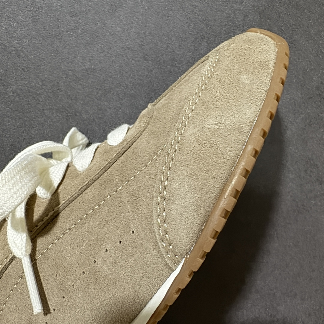 美国知名瑜伽品牌 Alo Yoga Launches Mule Sneaker 发动系列低帮阿甘T头薄底