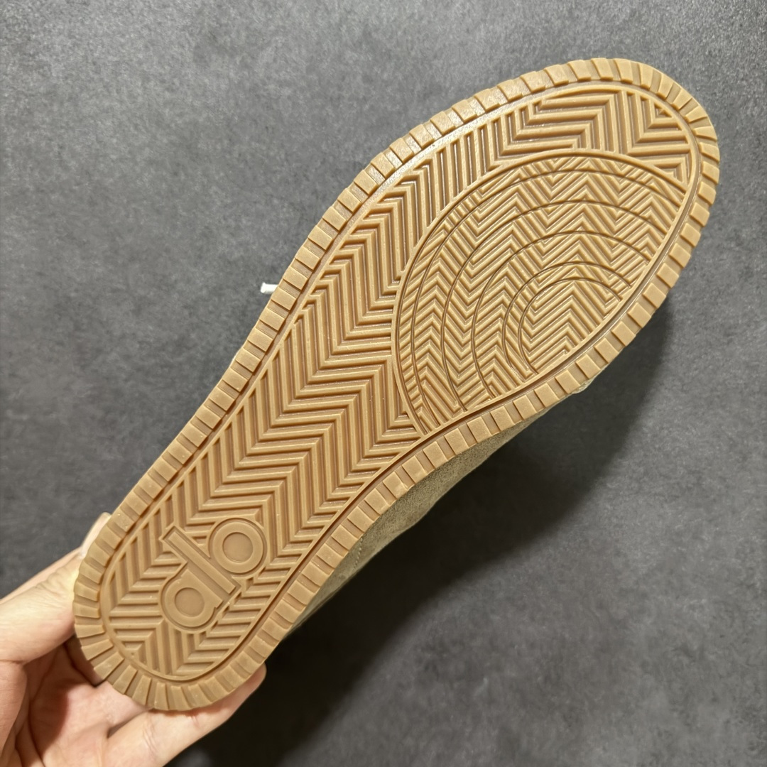 美国知名瑜伽品牌 Alo Yoga Launches Mule Sneaker 发动系列低帮阿甘T头薄底