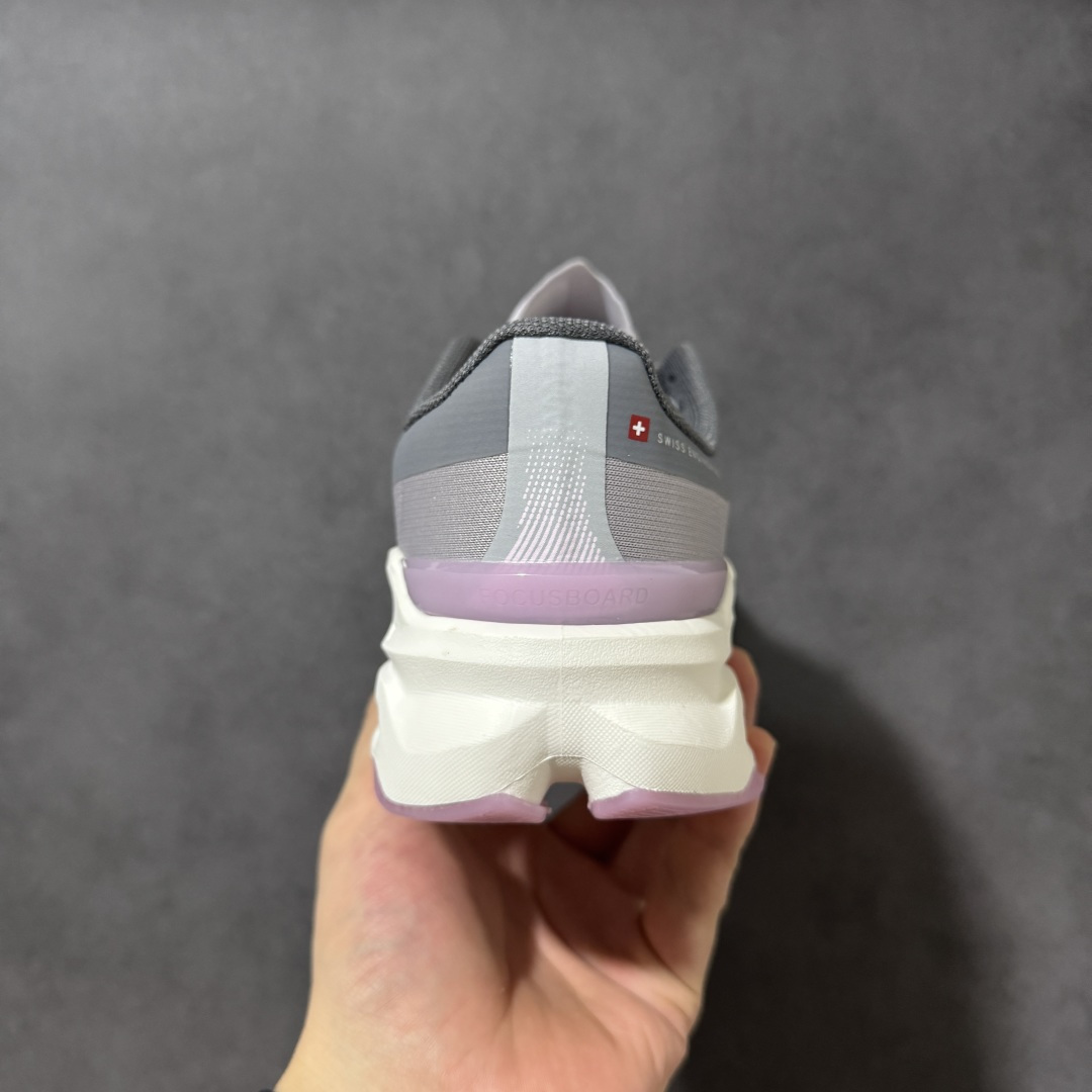 图片[4]-【SF版】On昂跑 Cloudpulse 2 户外街头机能风跑步鞋 Cloud Hi Edge户外机能融合街头潮流 越界开启全新都市探索 CloudTec®专利科技鞋底搭载耐温耐用革新中底泡棉 同时以摇椅圆弧的机能感轮廓 带来流畅平稳的迈步 轻量透气的工程网格结合环保人造麂皮 衬托出活力醒目的视觉效果 是日常穿搭、旅行和城市探索的理想之选 货号： 3MG10150106 尺码： 36-45-选品中心