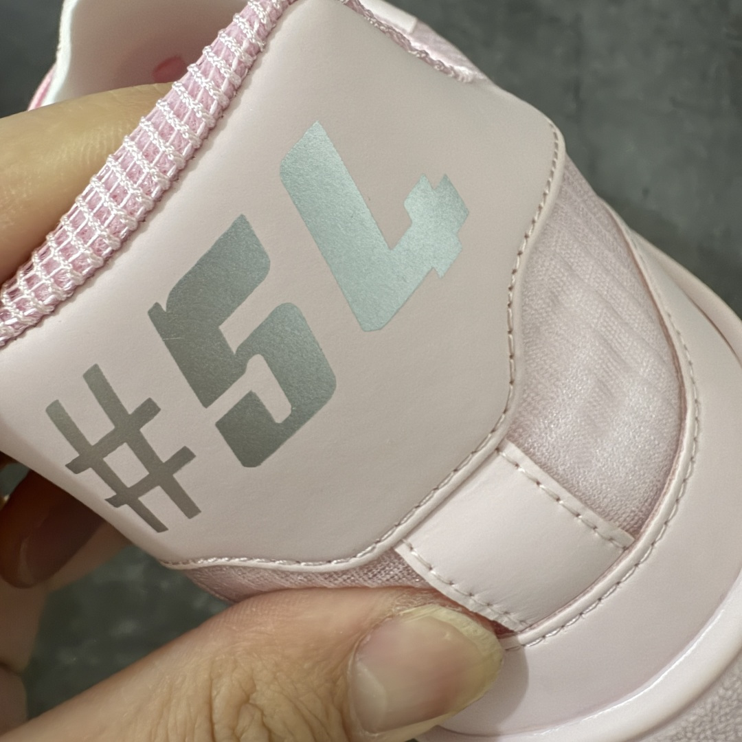 图片[2]-【YS纯原】广奢高端货–唯一正确版本 LOUIS VUITTON Tilted 系列｜2026 全新上架 透气系列 LV 路易威登 Tilted Low Sneakers 倾斜系列低帮复古休闲运动板鞋 男鞋｜广东原产｜市售顶级版本 ✦ 升级原楦型开发纸版，鞋型更立体更正 ✦ Monogram 丹宁布鞋面，质感高级耐看 ✦ 鞋垫嵌入EVA软脚感物料，回弹舒适 ✦ 后跟耐弯折滴塑支撑片，稳定不塌 ✦ 全新开发TPR光泽组合隔色鞋底 ✦ LV组合 TPU 生胶底结构，行走稳、耐磨强 ✦ 原版购入开发 ✦ 厚实抽屉式礼品鞋盒 ✦ 原装包装说明书＋防尘布袋 ✦ 附送官方快递加固牛皮 尺码：粉色36-42-选品中心