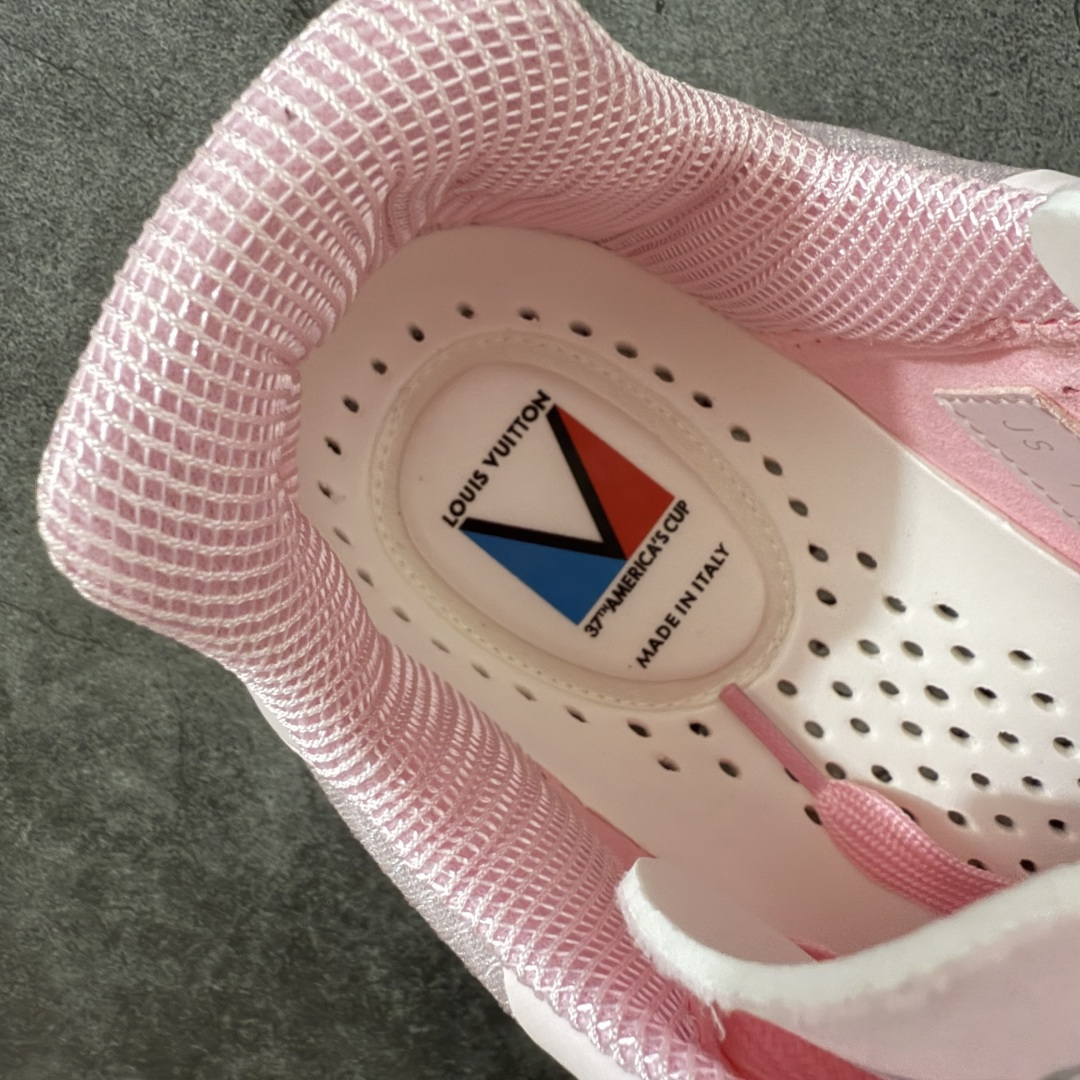 图片[8]-【YS纯原】广奢高端货–唯一正确版本 LOUIS VUITTON Tilted 系列｜2026 全新上架 透气系列 LV 路易威登 Tilted Low Sneakers 倾斜系列低帮复古休闲运动板鞋 男鞋｜广东原产｜市售顶级版本 ✦ 升级原楦型开发纸版，鞋型更立体更正 ✦ Monogram 丹宁布鞋面，质感高级耐看 ✦ 鞋垫嵌入EVA软脚感物料，回弹舒适 ✦ 后跟耐弯折滴塑支撑片，稳定不塌 ✦ 全新开发TPR光泽组合隔色鞋底 ✦ LV组合 TPU 生胶底结构，行走稳、耐磨强 ✦ 原版购入开发 ✦ 厚实抽屉式礼品鞋盒 ✦ 原装包装说明书＋防尘布袋 ✦ 附送官方快递加固牛皮 尺码：粉色36-42-选品中心