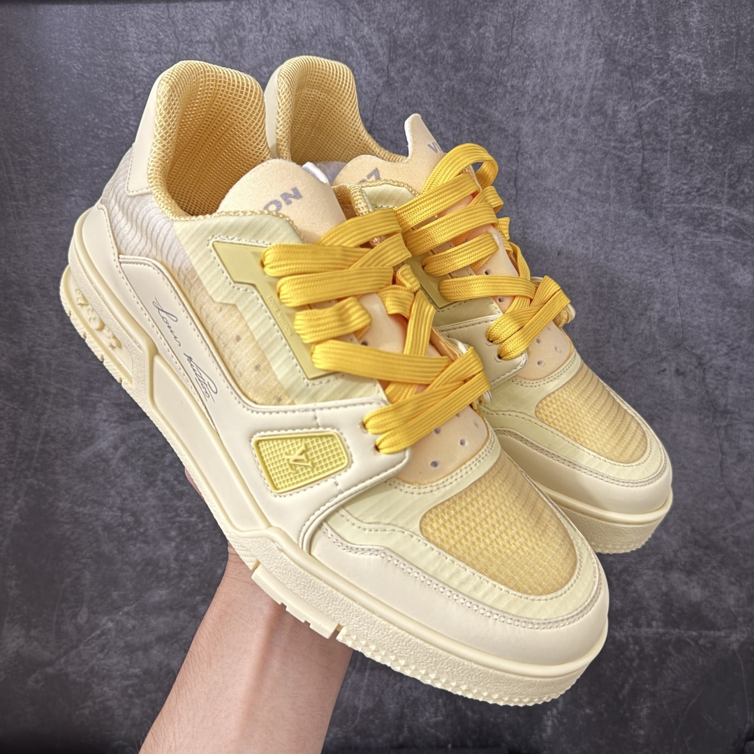【YS纯原】广奢高端货--唯一正确版本 LOUIS VUITTON Tilted 系列|2026 全新上架 透气系列 LV 路易威登 Tilted Low Sneakers 倾斜系列低帮复古休闲运动板鞋 男鞋|广东原产|市售顶级版本 ✦ 升级原楦型开发纸版,鞋型更立体更正 ✦ Monogram 丹宁布鞋面,质感高级耐看 ✦ 鞋垫嵌入EVA软脚感物料,回弹舒适 ✦ 后跟耐弯折滴塑支撑片,稳定不塌 ✦ 全新开发TPR光泽组合隔色鞋底 ✦ LV组合 TPU 生胶底结构,行走稳、耐磨强 ✦ 原版购入开发 ✦ 厚实抽屉式礼品鞋盒 ✦ 原装包装说明书+防尘布袋 ✦ 附送官方快递加固牛皮 尺码:36-45-选品中心
