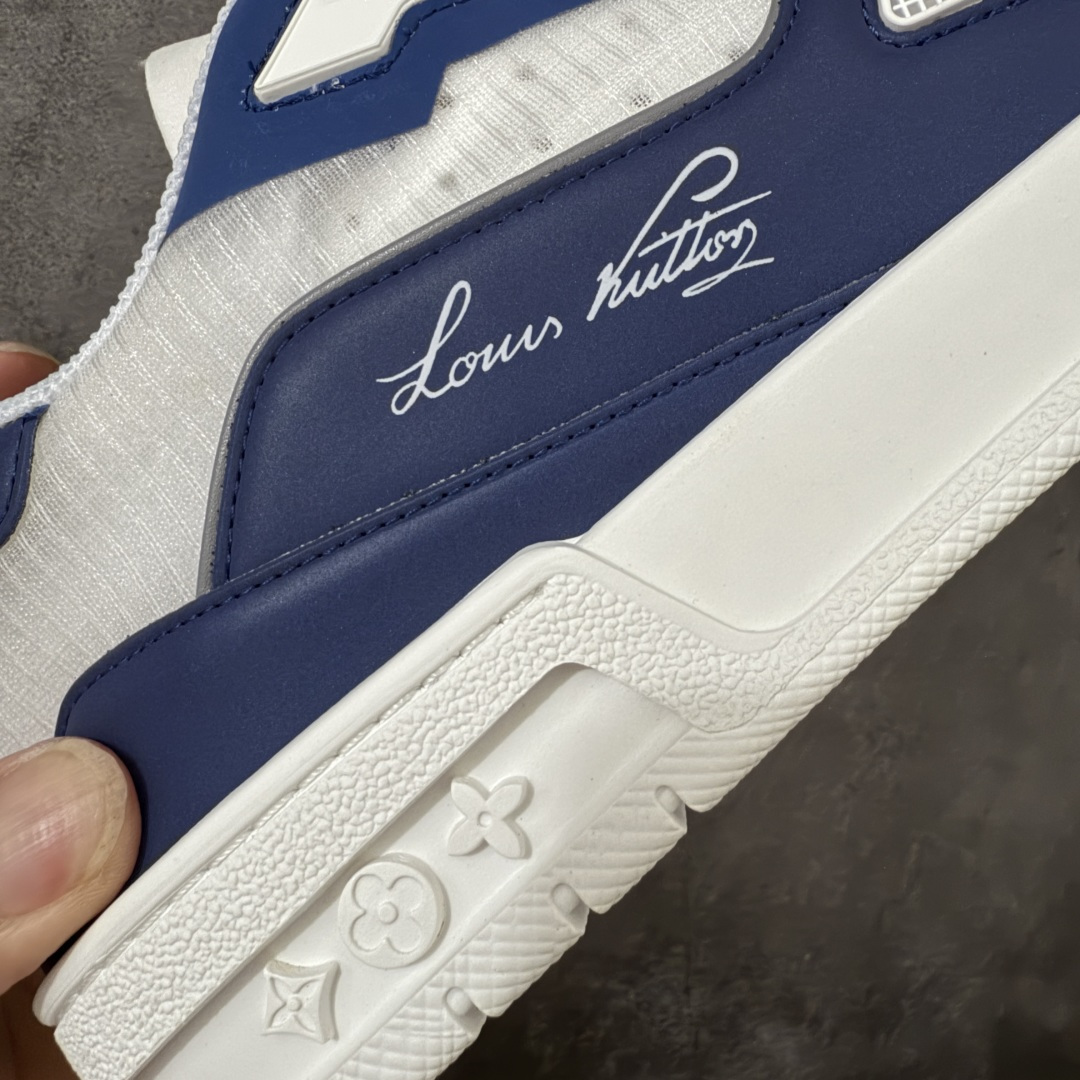 图片[3]-【YS纯原】广奢高端货–唯一正确版本 LOUIS VUITTON Tilted 系列｜2026 全新上架 透气系列 LV 路易威登 Tilted Low Sneakers 倾斜系列低帮复古休闲运动板鞋 男鞋｜广东原产｜市售顶级版本 ✦ 升级原楦型开发纸版，鞋型更立体更正 ✦ Monogram 丹宁布鞋面，质感高级耐看 ✦ 鞋垫嵌入EVA软脚感物料，回弹舒适 ✦ 后跟耐弯折滴塑支撑片，稳定不塌 ✦ 全新开发TPR光泽组合隔色鞋底 ✦ LV组合 TPU 生胶底结构，行走稳、耐磨强 ✦ 原版购入开发 ✦ 厚实抽屉式礼品鞋盒 ✦ 原装包装说明书＋防尘布袋 ✦ 附送官方快递加固牛皮 尺码：36-45-选品中心