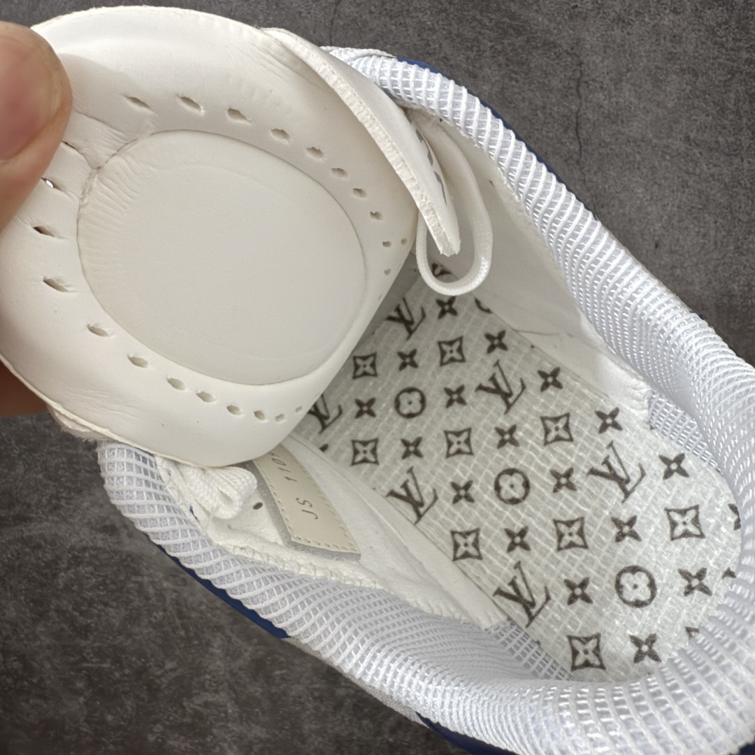 图片[9]-【YS纯原】广奢高端货–唯一正确版本 LOUIS VUITTON Tilted 系列｜2026 全新上架 透气系列 LV 路易威登 Tilted Low Sneakers 倾斜系列低帮复古休闲运动板鞋 男鞋｜广东原产｜市售顶级版本 ✦ 升级原楦型开发纸版，鞋型更立体更正 ✦ Monogram 丹宁布鞋面，质感高级耐看 ✦ 鞋垫嵌入EVA软脚感物料，回弹舒适 ✦ 后跟耐弯折滴塑支撑片，稳定不塌 ✦ 全新开发TPR光泽组合隔色鞋底 ✦ LV组合 TPU 生胶底结构，行走稳、耐磨强 ✦ 原版购入开发 ✦ 厚实抽屉式礼品鞋盒 ✦ 原装包装说明书＋防尘布袋 ✦ 附送官方快递加固牛皮 尺码：36-45-选品中心