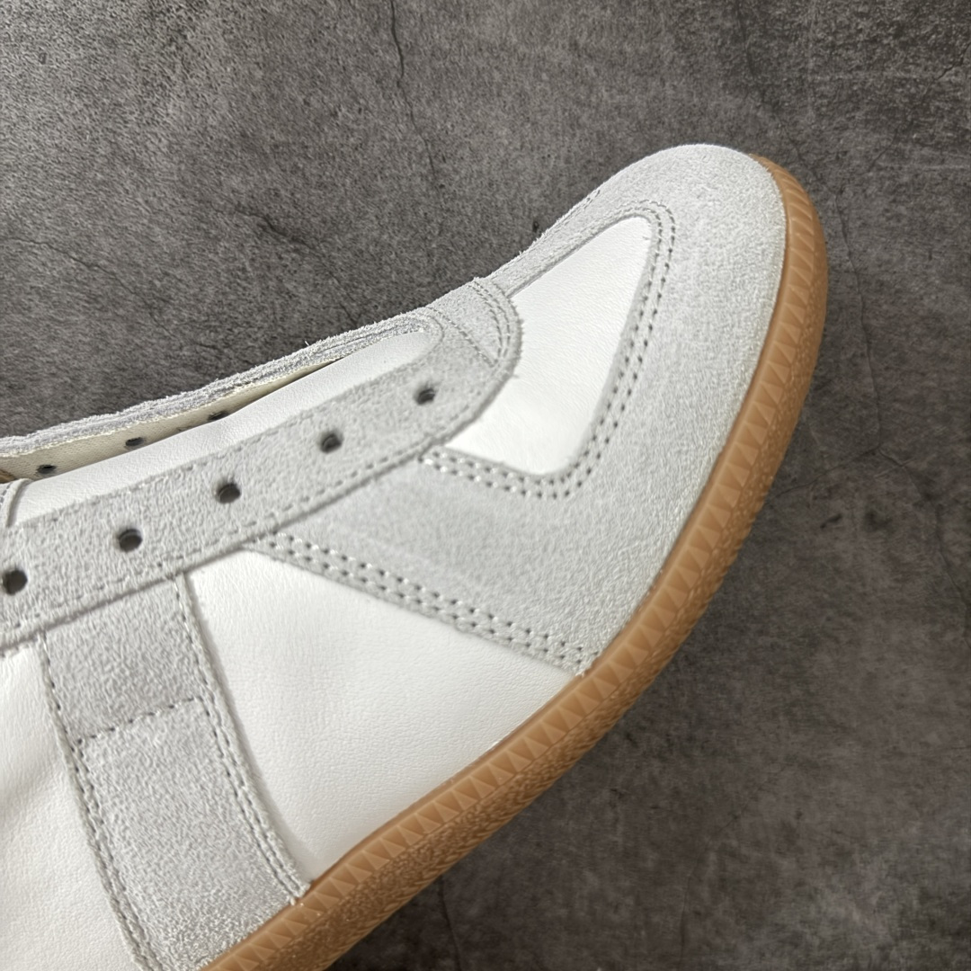 图片[6]-【莞产G纯原】Maison Margiela Calfskin Replica MM6 马吉拉复古低帮时尚德训鞋 高端零售专供批次 全套原楦原纸板原厂数据开发 全鞋荧光划线卡点 胶水把控整洁度追求极致完美 多重QC质检 超越公司货的品控标准 实实在在的免检产品 原盒原配防尘袋购物卡 全网唯一正确0-23数字排版 一比一间距字体 内里全头层小羊皮 原版防滑鞋底设计 灰色翻毛牛皮 白色细纹贝利头层皮 依照原版逐帧开发 原装淡粉纸板中底带编号钢印 尺码：36-46无半码-选品中心