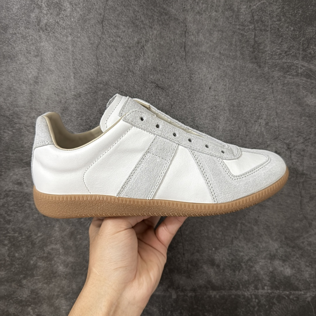 【莞产G纯原】Maison Margiela Calfskin Replica MM6 马吉拉复古低帮时尚德训鞋 高端零售专供批次 全套原楦原纸板原厂数据开发 全鞋荧光划线卡点 胶水把控整洁度追求极致完美 多重QC质检 超越公司货的品控标准 实实在在的免检产品 原盒原配防尘袋购物卡 全网唯一正确0-23数字排版 一比一间距字体 内里全头层小羊皮 原版防滑鞋底设计 灰色翻毛牛皮 白色细纹贝利头层皮 依照原版逐帧开发 原装淡粉纸板中底带编号钢印 尺码:36-46无半码-选品中心