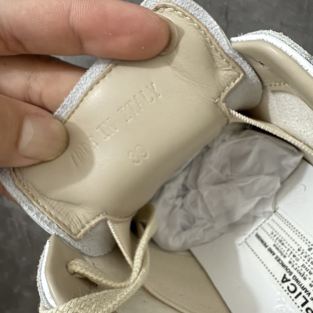 图片[8]-【莞产G纯原】Maison Margiela Calfskin Replica MM6 马吉拉复古低帮时尚德训鞋 高端零售专供批次 全套原楦原纸板原厂数据开发 全鞋荧光划线卡点 胶水把控整洁度追求极致完美 多重QC质检 超越公司货的品控标准 实实在在的免检产品 原盒原配防尘袋购物卡 全网唯一正确0-23数字排版 一比一间距字体 内里全头层小羊皮 原版防滑鞋底设计 灰色翻毛牛皮 白色细纹贝利头层皮 依照原版逐帧开发 原装淡粉纸板中底带编号钢印 尺码：36-46无半码-选品中心