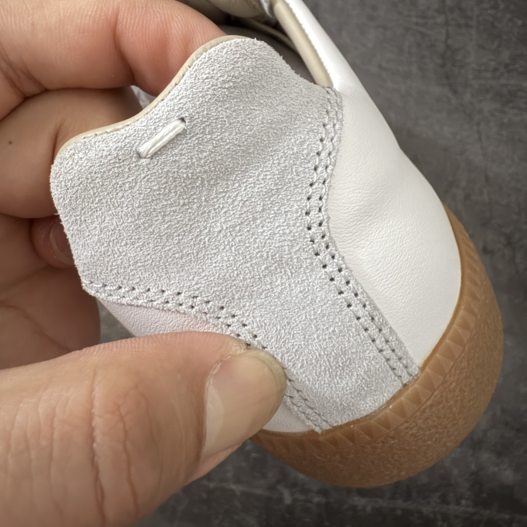 图片[2]-【莞产G纯原】Maison Margiela Calfskin Replica MM6 马吉拉复古低帮时尚德训鞋 高端零售专供批次 全套原楦原纸板原厂数据开发 全鞋荧光划线卡点 胶水把控整洁度追求极致完美 多重QC质检 超越公司货的品控标准 实实在在的免检产品 原盒原配防尘袋购物卡 全网唯一正确0-23数字排版 一比一间距字体 内里全头层小羊皮 原版防滑鞋底设计 灰色翻毛牛皮 白色细纹贝利头层皮 依照原版逐帧开发 原装淡粉纸板中底带编号钢印 尺码：36-46无半码-选品中心