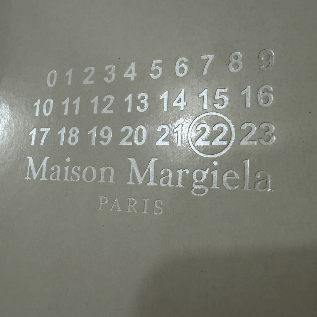 图片[11]-【莞产G纯原】Maison Margiela Calfskin Replica MM6 马吉拉复古低帮时尚德训鞋 高端零售专供批次 全套原楦原纸板原厂数据开发 全鞋荧光划线卡点 胶水把控整洁度追求极致完美 多重QC质检 超越公司货的品控标准 实实在在的免检产品 原盒原配防尘袋购物卡 全网唯一正确0-23数字排版 一比一间距字体 内里全头层小羊皮 原版防滑鞋底设计 灰色翻毛牛皮 白色细纹贝利头层皮 依照原版逐帧开发 原装淡粉纸板中底带编号钢印 尺码：36-46无半码-选品中心