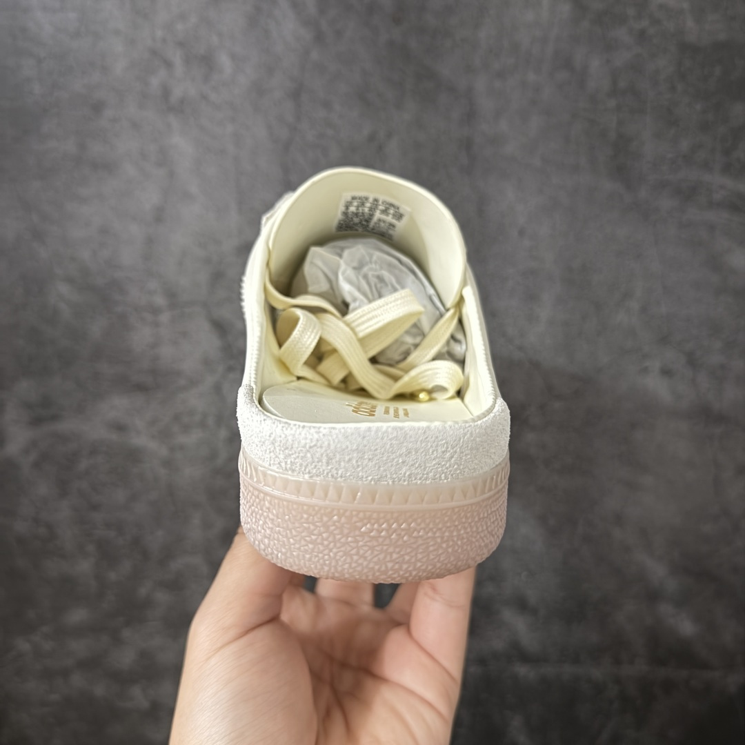 图片[4]-【Top纯原】桑巴德训拖鞋一脚蹬 adidas originals Samba OG MULE 包头拖鞋 KH7719 浅米色 口碑大厂出品 品控大底版型不断改良更新 全套原纸板楦头开发 确保原汁原味 完美呈现桑巴版型 一比一鞋头弧度高度鞋身弧度 原厂头层皮料 细节品控鞋型随意对比 正确烫金高频细节 独家私模橡胶大底 原盒原配 尺码：36 36.5 37.5 38 38.5 39 40 40.5 41 42 42.5 43 44 44.5 45-选品中心