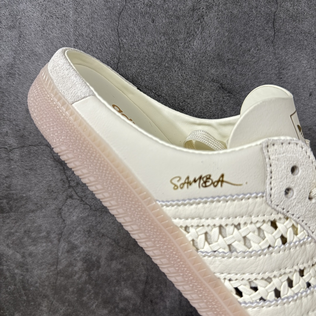 图片[7]-【Top纯原】桑巴德训拖鞋一脚蹬 adidas originals Samba OG MULE 包头拖鞋 KH7719 浅米色 口碑大厂出品 品控大底版型不断改良更新 全套原纸板楦头开发 确保原汁原味 完美呈现桑巴版型 一比一鞋头弧度高度鞋身弧度 原厂头层皮料 细节品控鞋型随意对比 正确烫金高频细节 独家私模橡胶大底 原盒原配 尺码：36 36.5 37.5 38 38.5 39 40 40.5 41 42 42.5 43 44 44.5 45-选品中心