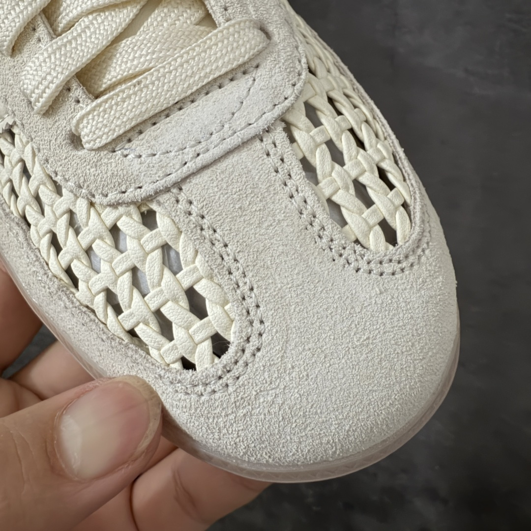 图片[5]-【Top纯原】桑巴德训拖鞋一脚蹬 adidas originals Samba OG MULE 包头拖鞋 KH7719 浅米色 口碑大厂出品 品控大底版型不断改良更新 全套原纸板楦头开发 确保原汁原味 完美呈现桑巴版型 一比一鞋头弧度高度鞋身弧度 原厂头层皮料 细节品控鞋型随意对比 正确烫金高频细节 独家私模橡胶大底 原盒原配 尺码：36 36.5 37.5 38 38.5 39 40 40.5 41 42 42.5 43 44 44.5 45-选品中心