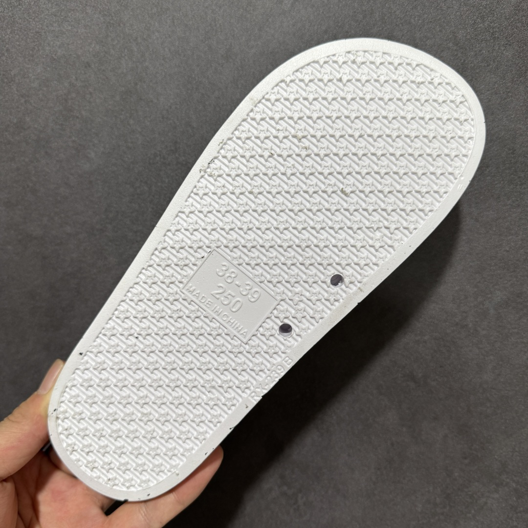 图片[9]-【公司级】Arcteryx Slipper PRO M 始祖鸟一字拖鞋 泼墨街头潮牌沙滩拖鞋 中底设计提供更佳支撑和舒适感受 一片式鞋面搭配加厚衬里 贴合脚面 给予舒适脚感 进口天然橡胶大底 超舒适顶级脚感 纳米纹防滑内底 防滑吸盘鞋底 踩浓浓屎感 秒杀市面一切版本 货号： 0772183363 尺码：36 37 38 39 40 41 42 43 44 45 编码： FJA170180-选品中心
