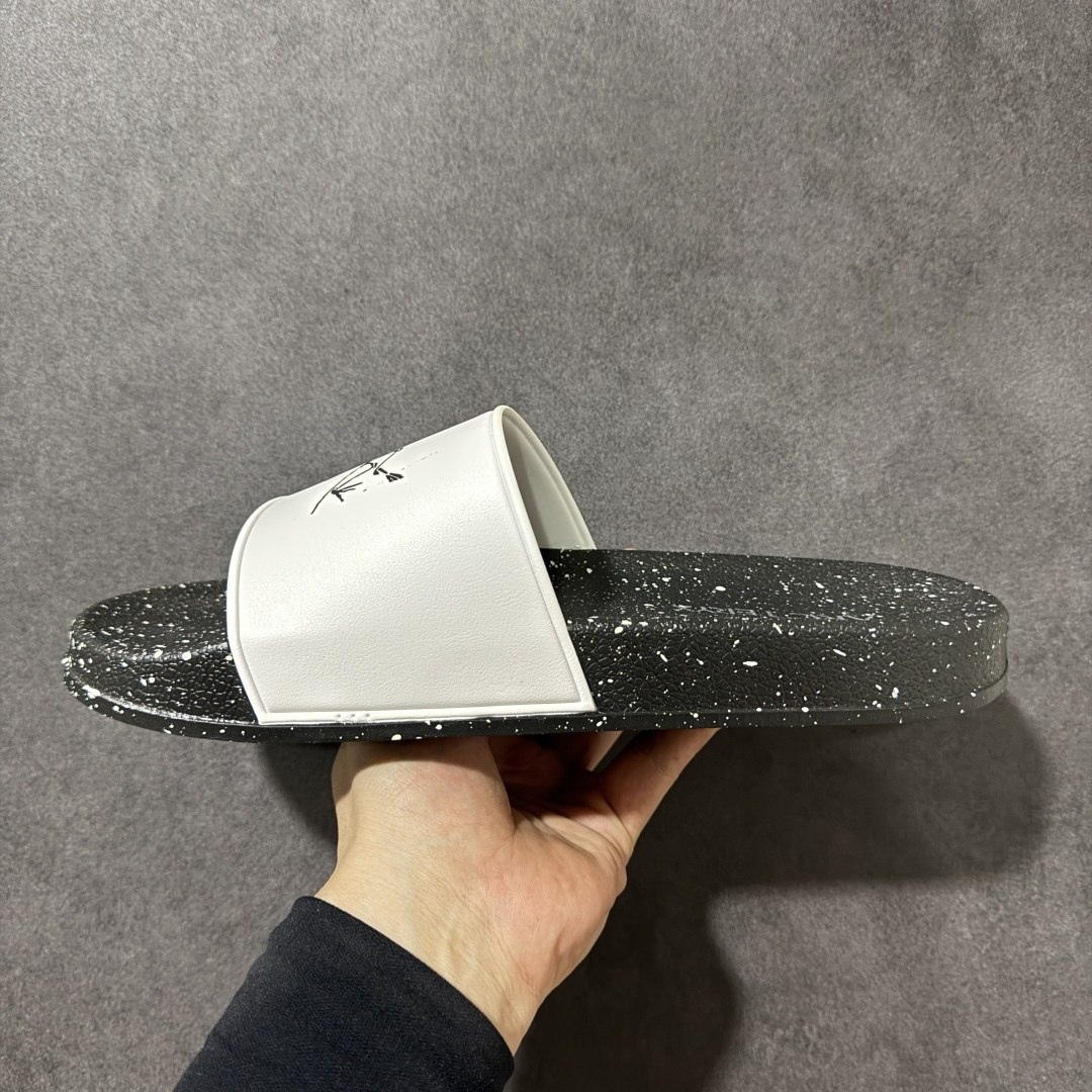 图片[2]-【公司级】Arcteryx Slipper PRO M 始祖鸟一字拖鞋 泼墨街头潮牌沙滩拖鞋 中底设计提供更佳支撑和舒适感受 一片式鞋面搭配加厚衬里 贴合脚面 给予舒适脚感 进口天然橡胶大底 超舒适顶级脚感 纳米纹防滑内底 防滑吸盘鞋底 踩浓浓屎感 秒杀市面一切版本 货号： 0772183363 尺码：36 37 38 39 40 41 42 43 44 45 编码： FJA170180-选品中心
