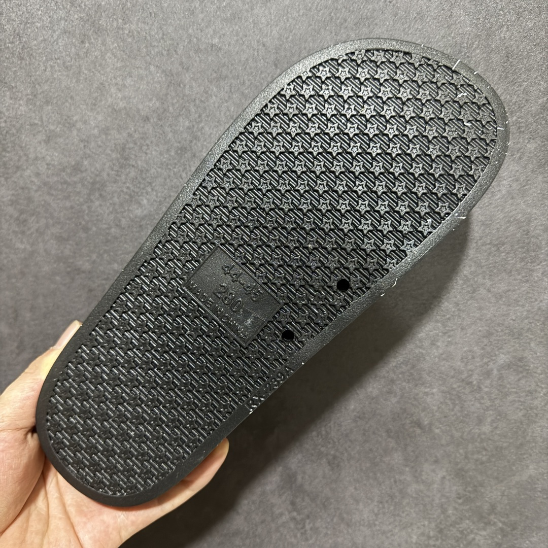 图片[9]-【公司级】Arcteryx Slipper PRO M 始祖鸟一字拖鞋 泼墨街头潮牌沙滩拖鞋 中底设计提供更佳支撑和舒适感受 一片式鞋面搭配加厚衬里 贴合脚面 给予舒适脚感 进口天然橡胶大底 超舒适顶级脚感 纳米纹防滑内底 防滑吸盘鞋底 踩浓浓屎感 秒杀市面一切版本 货号： 0772183363 尺码：36 37 38 39 40 41 42 43 44 45 编码： FJA170180-选品中心