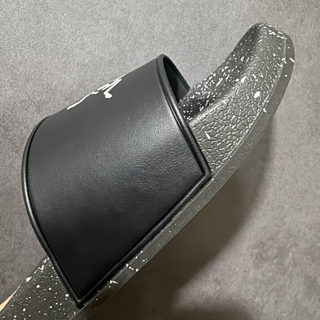 图片[5]-【公司级】Arcteryx Slipper PRO M 始祖鸟一字拖鞋 泼墨街头潮牌沙滩拖鞋 中底设计提供更佳支撑和舒适感受 一片式鞋面搭配加厚衬里 贴合脚面 给予舒适脚感 进口天然橡胶大底 超舒适顶级脚感 纳米纹防滑内底 防滑吸盘鞋底 踩浓浓屎感 秒杀市面一切版本 货号： 0772183363 尺码：36 37 38 39 40 41 42 43 44 45 编码： FJA170180-选品中心