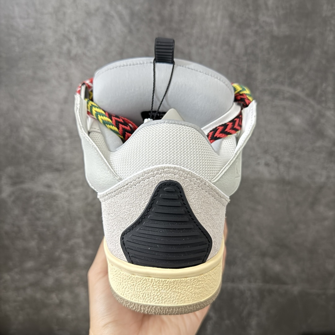 图片[4]-【YH纯原版】 Lanvin Leather Curb Sneakers 浪凡面包鞋 现货 原版1：1开模重工艺制作 面料采用进口牛磨砂➕环保牛反绒➕金钢网织物 内里柔软透气太空棉面料 原版开模双色TPU大底 顶级品质 区别市场流通其他货品 Leather是一款灵感源自90年代的运动鞋 设计自信 尺寸夸张 这款鞋由纳帕小牛皮、翻毛皮和网眼布制成 圆润的外形、加垫的鞋舌和弯曲的金属孔眼使这款精心打造的鞋格外舒适 尺码：36-47-选品中心