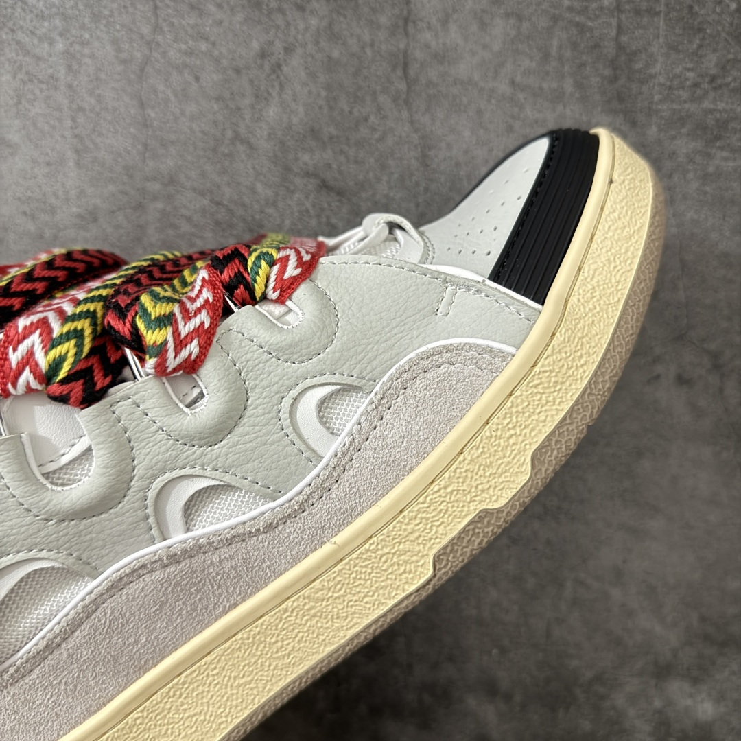 图片[6]-【YH纯原版】 Lanvin Leather Curb Sneakers 浪凡面包鞋 现货 原版1：1开模重工艺制作 面料采用进口牛磨砂➕环保牛反绒➕金钢网织物 内里柔软透气太空棉面料 原版开模双色TPU大底 顶级品质 区别市场流通其他货品 Leather是一款灵感源自90年代的运动鞋 设计自信 尺寸夸张 这款鞋由纳帕小牛皮、翻毛皮和网眼布制成 圆润的外形、加垫的鞋舌和弯曲的金属孔眼使这款精心打造的鞋格外舒适 尺码：36-47-选品中心