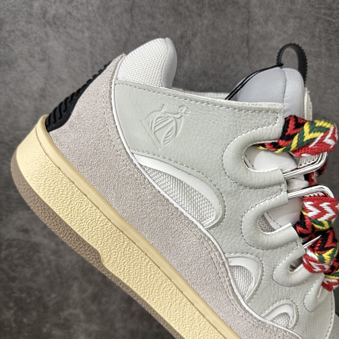 图片[7]-【YH纯原版】 Lanvin Leather Curb Sneakers 浪凡面包鞋 现货 原版1：1开模重工艺制作 面料采用进口牛磨砂➕环保牛反绒➕金钢网织物 内里柔软透气太空棉面料 原版开模双色TPU大底 顶级品质 区别市场流通其他货品 Leather是一款灵感源自90年代的运动鞋 设计自信 尺寸夸张 这款鞋由纳帕小牛皮、翻毛皮和网眼布制成 圆润的外形、加垫的鞋舌和弯曲的金属孔眼使这款精心打造的鞋格外舒适 尺码：36-47-选品中心
