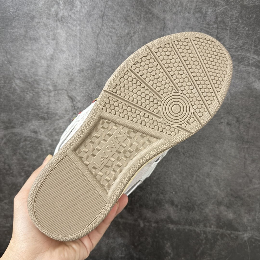 图片[9]-【YH纯原版】 Lanvin Leather Curb Sneakers 浪凡面包鞋 现货 原版1：1开模重工艺制作 面料采用进口牛磨砂➕环保牛反绒➕金钢网织物 内里柔软透气太空棉面料 原版开模双色TPU大底 顶级品质 区别市场流通其他货品 Leather是一款灵感源自90年代的运动鞋 设计自信 尺寸夸张 这款鞋由纳帕小牛皮、翻毛皮和网眼布制成 圆润的外形、加垫的鞋舌和弯曲的金属孔眼使这款精心打造的鞋格外舒适 尺码：36-47-选品中心