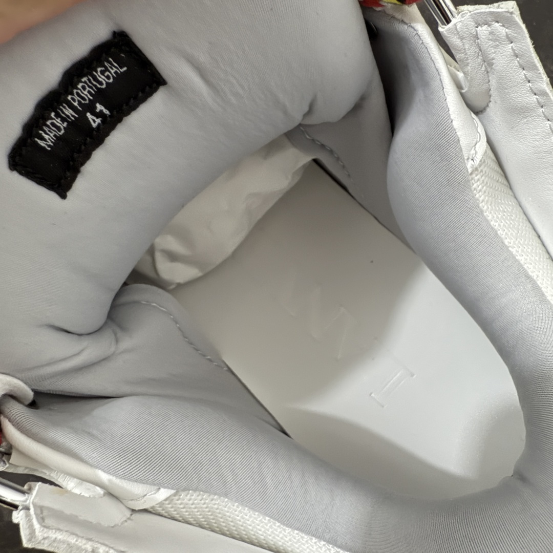 图片[7]-【YH纯原版】 Lanvin Leather Curb Sneakers 浪凡面包鞋 现货 原版1：1开模重工艺制作 面料采用进口牛磨砂➕环保牛反绒➕金钢网织物 内里柔软透气太空棉面料 原版开模双色TPU大底 顶级品质 区别市场流通其他货品 Leather是一款灵感源自90年代的运动鞋 设计自信 尺寸夸张 这款鞋由纳帕小牛皮、翻毛皮和网眼布制成 圆润的外形、加垫的鞋舌和弯曲的金属孔眼使这款精心打造的鞋格外舒适 尺码：36-47-选品中心