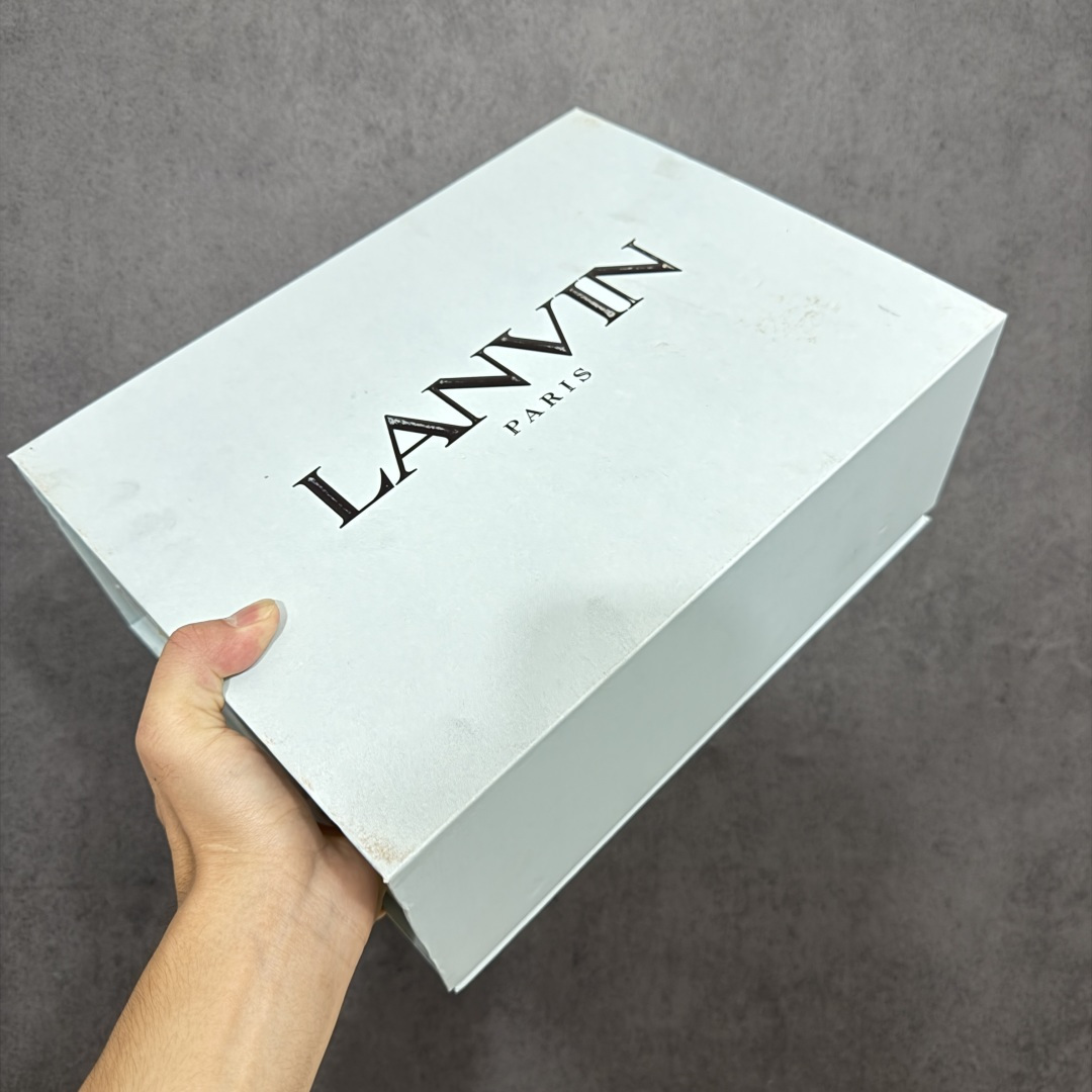 图片[11]-【YH纯原版】 Lanvin Leather Curb Sneakers 浪凡面包鞋 现货 原版1：1开模重工艺制作 面料采用进口牛磨砂➕环保牛反绒➕金钢网织物 内里柔软透气太空棉面料 原版开模双色TPU大底 顶级品质 区别市场流通其他货品 Leather是一款灵感源自90年代的运动鞋 设计自信 尺寸夸张 这款鞋由纳帕小牛皮、翻毛皮和网眼布制成 圆润的外形、加垫的鞋舌和弯曲的金属孔眼使这款精心打造的鞋格外舒适 尺码：36-47-选品中心