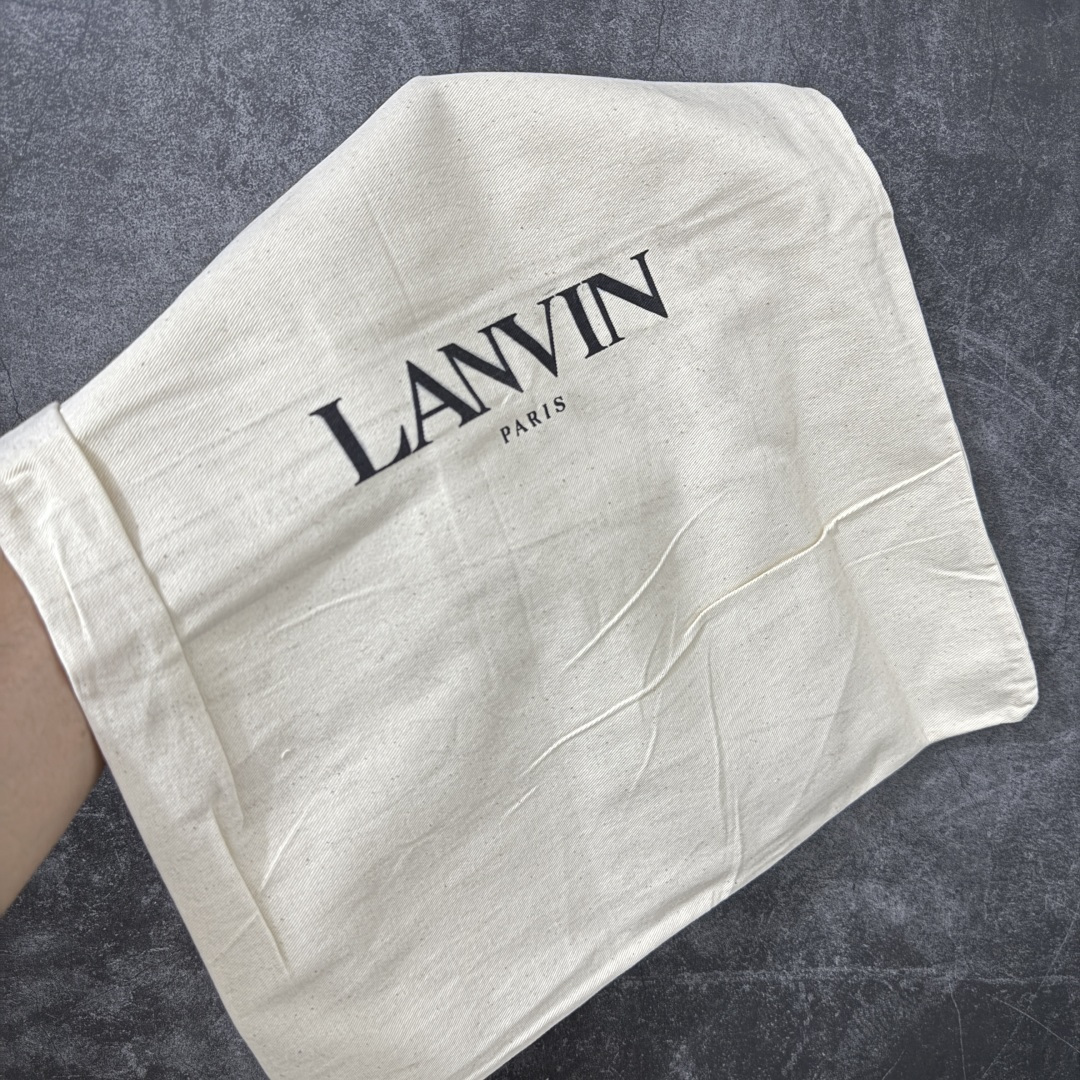 图片[10]-【YH纯原版】 Lanvin Leather Curb Sneakers 浪凡面包鞋 现货 原版1：1开模重工艺制作 面料采用进口牛磨砂➕环保牛反绒➕金钢网织物 内里柔软透气太空棉面料 原版开模双色TPU大底 顶级品质 区别市场流通其他货品 Leather是一款灵感源自90年代的运动鞋 设计自信 尺寸夸张 这款鞋由纳帕小牛皮、翻毛皮和网眼布制成 圆润的外形、加垫的鞋舌和弯曲的金属孔眼使这款精心打造的鞋格外舒适 尺码：36-47-选品中心