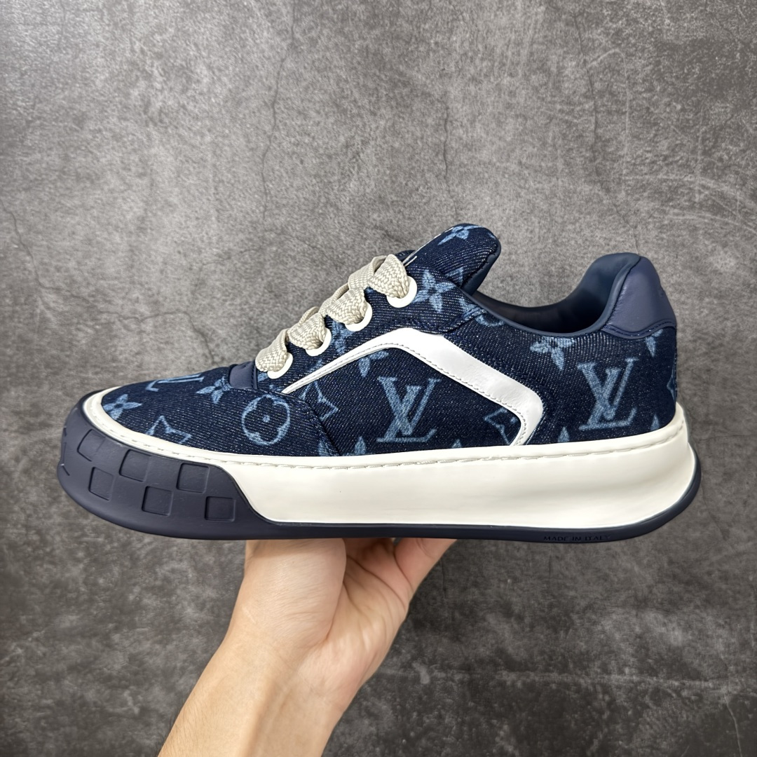 图片[2]-【HS顶级礼盒版】LV 路易威登LOUIS VUITTON Tilted Low Sneakers 倾斜系列低帮复古休闲运动文化百搭板鞋 2026早春款板鞋 饼干鞋 礼盒包装 私模开发大底 正确细节 原鞋原材料1：1打造 完美版型做工 欢迎对比市场任何品质的货品 广东原产 专业LV大厂出品 正确底 大底开发近半年 原楦型开发纸版 全鞋原材料打造 细节 针车 烫金 中底无可挑剔 包装说明书防尘布袋物件(附送官方快递加固牛皮纸外盒!!)# 尺码：39 40 41 42 43 44 45 46-选品中心