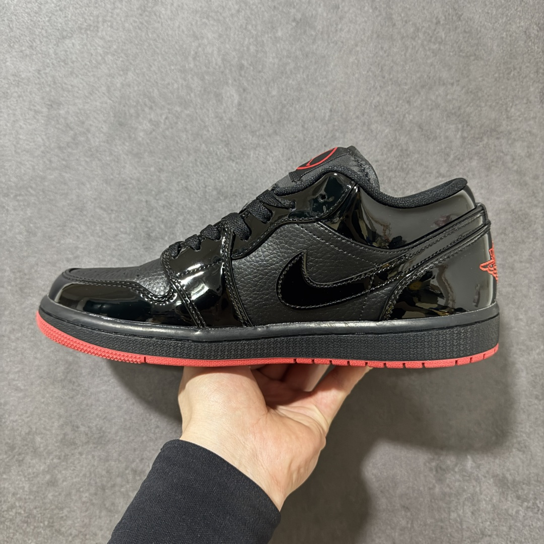图片[2]-【H11纯原】Nike Air Jordan 1 Low SE AJ1 乔一 舒适贴合 防滑耐磨 低帮 复古篮球鞋 货号：DZ5365-601 尺码：35.5 36 36.5 37.5 38 38.5 39 40 40.5 41 42 42.5 43 44 45 46 47.5 #H11顶级纯原 纯原外贸平台特供订单 #全套原纸板楦头开发 #原厂特供材料配套加持 #确保原汁原味 完美呈现版型 #原档数据独家私模大底 #男女鞋同步官方开发至48.5 #原装进口轻量化鞋垫 #进口港宝加持 后跟自然饱满 还原公司包裹性 #鞋面采用原装数据贴合技术 #全方位贴合包裹脚型 #鞋跟部鞋底牵引设计 #提供强大的抓地性能 #更适应不同实战场地路面-选品中心