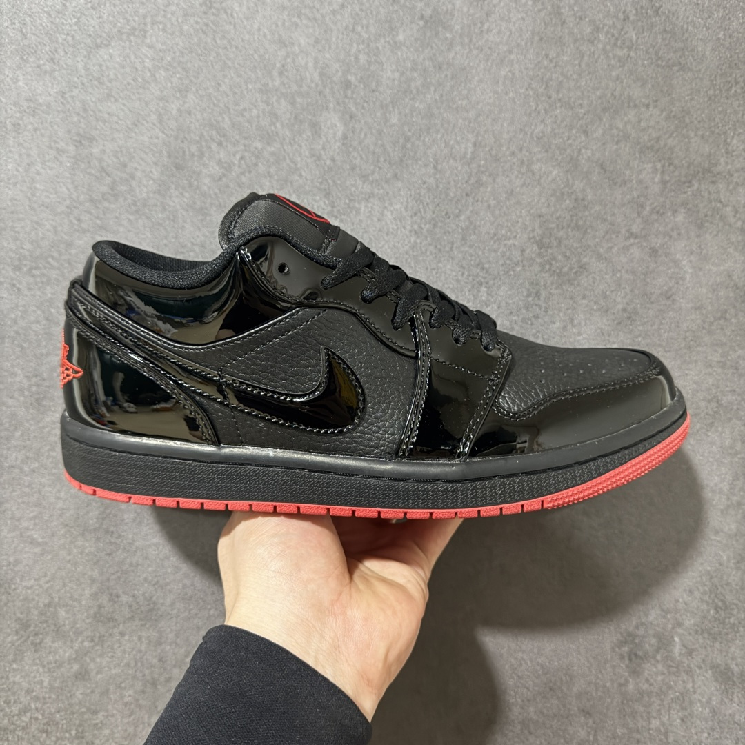 【H11纯原】Nike Air Jordan 1 Low SE AJ1 乔一 舒适贴合 防滑耐磨 低帮 复古篮球鞋 货号：DZ5365-601 尺码：35.5 36 36.5 37.5 38 38.5 39 40 40.5 41 42 42.5 43 44 45 46 47.5 #H11顶级纯原 纯原外贸平台特供订单 #全套原纸板楦头开发 #原厂特供材料配套加持 #确保原汁原味 完美呈现版型 #原档数据独家私模大底 #男女鞋同步官方开发至48.5 #原装进口轻量化鞋垫 #进口港宝加持 后跟自然饱满 还原公司包裹性 #鞋面采用原装数据贴合技术 #全方位贴合包裹脚型 #鞋跟部鞋底牵引设计 #提供强大的抓地性能 #更适应不同实战场地路面-选品中心