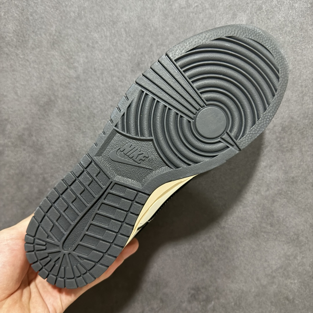 图片[9]-【定制版】NIKE DUNK SB LOW 全新配色 SB顾名思义，具有经典的Dunk血缘，又注入了更多的时尚元素。相较于普通的Dunk滑板鞋，改良版的Dunk SB加厚了鞋舌的填充，使舒适性大大提升，同时也更方便穿脱；中底部分则加入了脚感柔软舒适Zoom Air气垫，有效吸收滑板等极限运动在落地时带来的冲击力，为街头运动者们提供更好的保护 货号：BW0508-187 尺码：40 40.5 41 42 42.5 43 44 44.5 45 46-选品中心