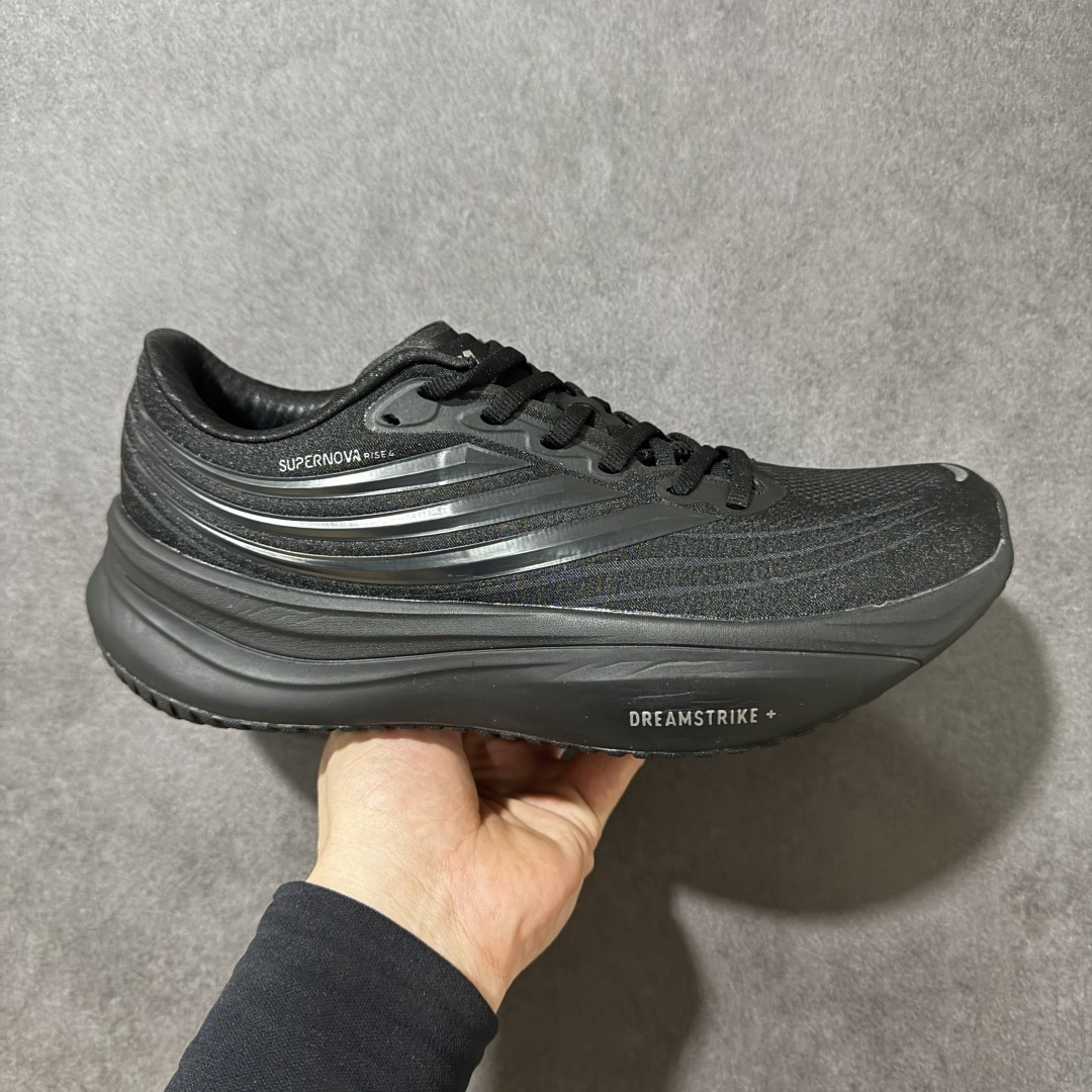 【公司级】阿迪达斯 ADIDAS SUPERNOVA RISE 4 M 防滑耐磨随心畅跑舒适跑步运动鞋 采用Dreamstrike+中底，力求为触地添舒适。搭配实穿Adiwear外底，助你扎实踩地、从容迈步。• 常规版型• 系带设计• 三明治网眼鞋面• Support Rods系统• Dreamstrike+中底• Adiwear外底。 货号：KI4816 尺码：40-45-选品中心