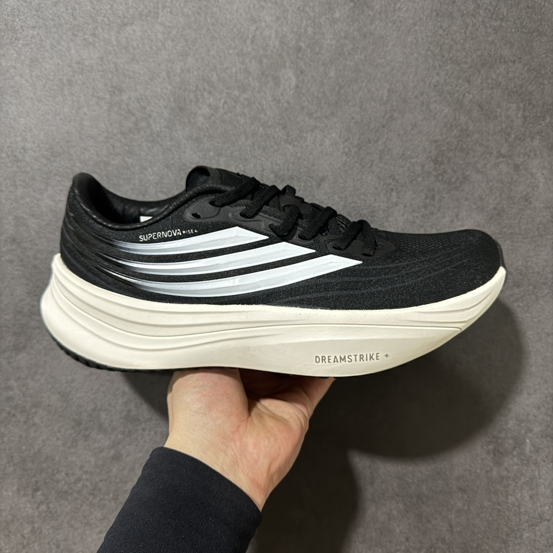 【公司级】阿迪达斯 ADIDAS SUPERNOVA RISE 4 M 防滑耐磨随心畅跑舒适跑步运动鞋 采用Dreamstrike+中底，力求为触地添舒适。搭配实穿Adiwear外底，助你扎实踩地、从容迈步。• 常规版型• 系带设计• 三明治网眼鞋面• Support Rods系统• Dreamstrike+中底• Adiwear外底。 货号：KK3091 尺码：40-45-选品中心