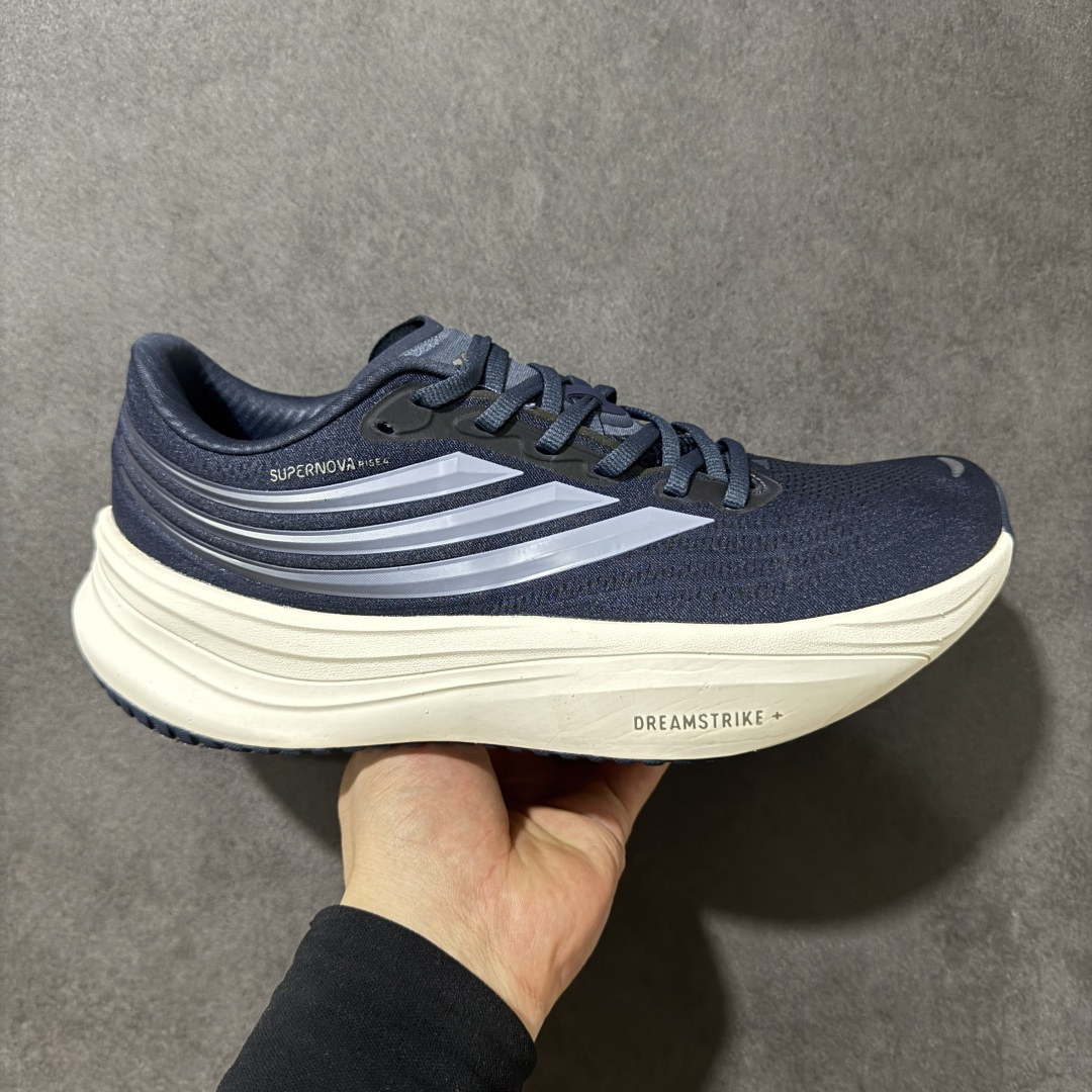 【公司级】阿迪达斯 ADIDAS SUPERNOVA RISE 4 M 防滑耐磨随心畅跑舒适跑步运动鞋 采用Dreamstrike+中底，力求为触地添舒适。搭配实穿Adiwear外底，助你扎实踩地、从容迈步。• 常规版型• 系带设计• 三明治网眼鞋面• Support Rods系统• Dreamstrike+中底• Adiwear外底。 货号：KZ8926 尺码：40-45-选品中心