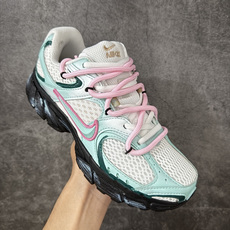 Nike V5 RNR 手工绘制恶作剧涂鸦 复古做旧 解构绑带 舒适百搭防滑耐磨 低帮跑步鞋此款为人工手 Nike V5 RNR 手工绘制恶作剧涂鸦 复古做旧 解构绑带 舒适百搭防滑耐磨 低帮跑步鞋此款为人工手