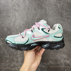 Nike V5 RNR 手工绘制恶作剧涂鸦 复古做旧 解构绑带 舒适百搭防滑耐磨 低帮跑步鞋此款为人工手 Nike V5 RNR 手工绘制恶作剧涂鸦 复古做旧 解构绑带 舒适百搭防滑耐磨 低帮跑步鞋此款为人工手