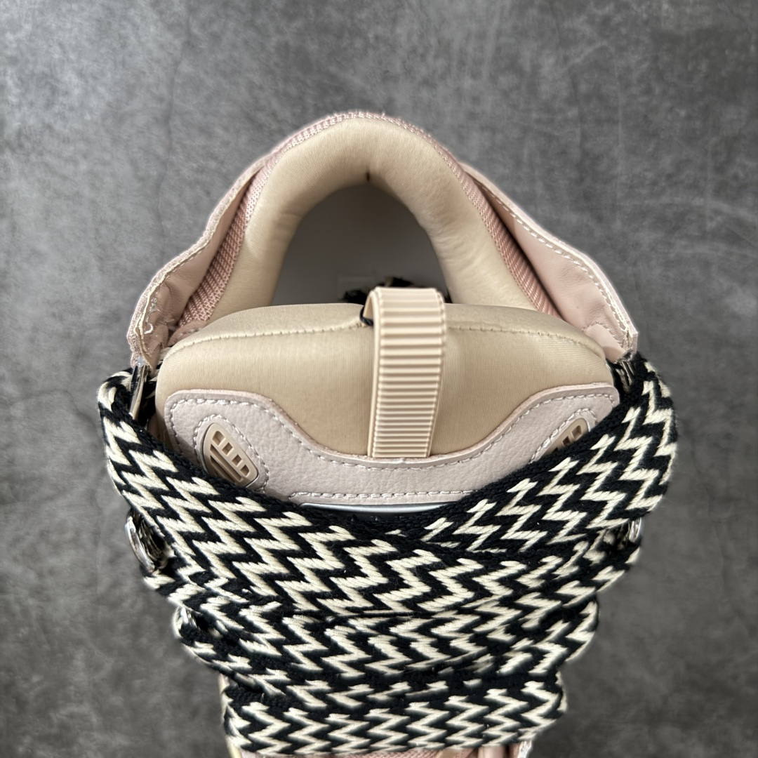 图片[8]-【YH纯原版】 Lanvin Leather Curb Sneakers 浪凡面包鞋 现货 原版1：1开模重工艺制作 面料采用进口牛磨砂➕环保牛反绒➕金钢网织物 内里柔软透气太空棉面料 原版开模双色TPU大底 顶级品质 区别市场流通其他货品 Leather是一款灵感源自90年代的运动鞋 设计自信 尺寸夸张 这款鞋由纳帕小牛皮、翻毛皮和网眼布制成 圆润的外形、加垫的鞋舌和弯曲的金属孔眼使这款精心打造的鞋格外舒适 尺码：36-47-选品中心