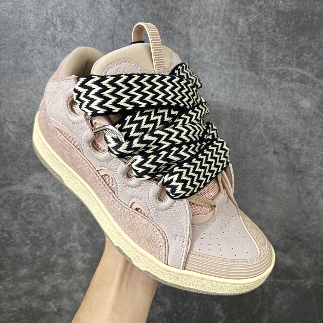 图片[3]-【YH纯原版】 Lanvin Leather Curb Sneakers 浪凡面包鞋 现货 原版1：1开模重工艺制作 面料采用进口牛磨砂➕环保牛反绒➕金钢网织物 内里柔软透气太空棉面料 原版开模双色TPU大底 顶级品质 区别市场流通其他货品 Leather是一款灵感源自90年代的运动鞋 设计自信 尺寸夸张 这款鞋由纳帕小牛皮、翻毛皮和网眼布制成 圆润的外形、加垫的鞋舌和弯曲的金属孔眼使这款精心打造的鞋格外舒适 尺码：36-47-选品中心