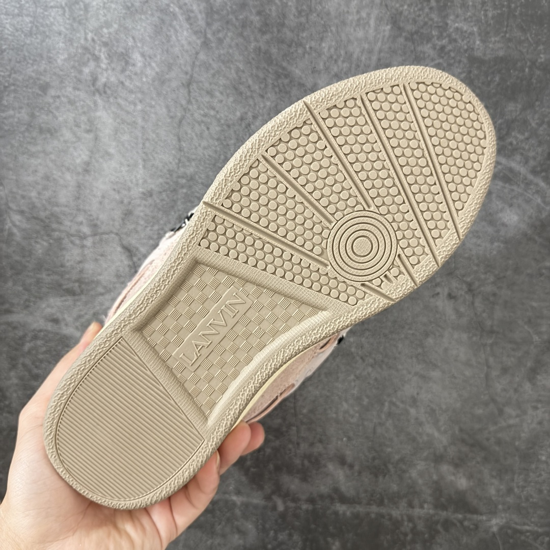 图片[9]-【YH纯原版】 Lanvin Leather Curb Sneakers 浪凡面包鞋 现货 原版1：1开模重工艺制作 面料采用进口牛磨砂➕环保牛反绒➕金钢网织物 内里柔软透气太空棉面料 原版开模双色TPU大底 顶级品质 区别市场流通其他货品 Leather是一款灵感源自90年代的运动鞋 设计自信 尺寸夸张 这款鞋由纳帕小牛皮、翻毛皮和网眼布制成 圆润的外形、加垫的鞋舌和弯曲的金属孔眼使这款精心打造的鞋格外舒适 尺码：36-47-选品中心
