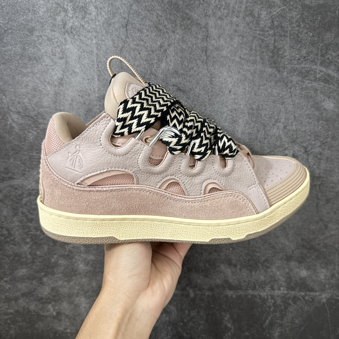 【YH纯原版】 Lanvin Leather Curb Sneakers 浪凡面包鞋 现货 原版1：1开模重工艺制作 面料采用进口牛磨砂➕环保牛反绒➕金钢网织物 内里柔软透气太空棉面料 原版开模双色TPU大底 顶级品质 区别市场流通其他货品 Leather是一款灵感源自90年代的运动鞋 设计自信 尺寸夸张 这款鞋由纳帕小牛皮、翻毛皮和网眼布制成 圆润的外形、加垫的鞋舌和弯曲的金属孔眼使这款精心打造的鞋格外舒适 尺码：36-47-选品中心