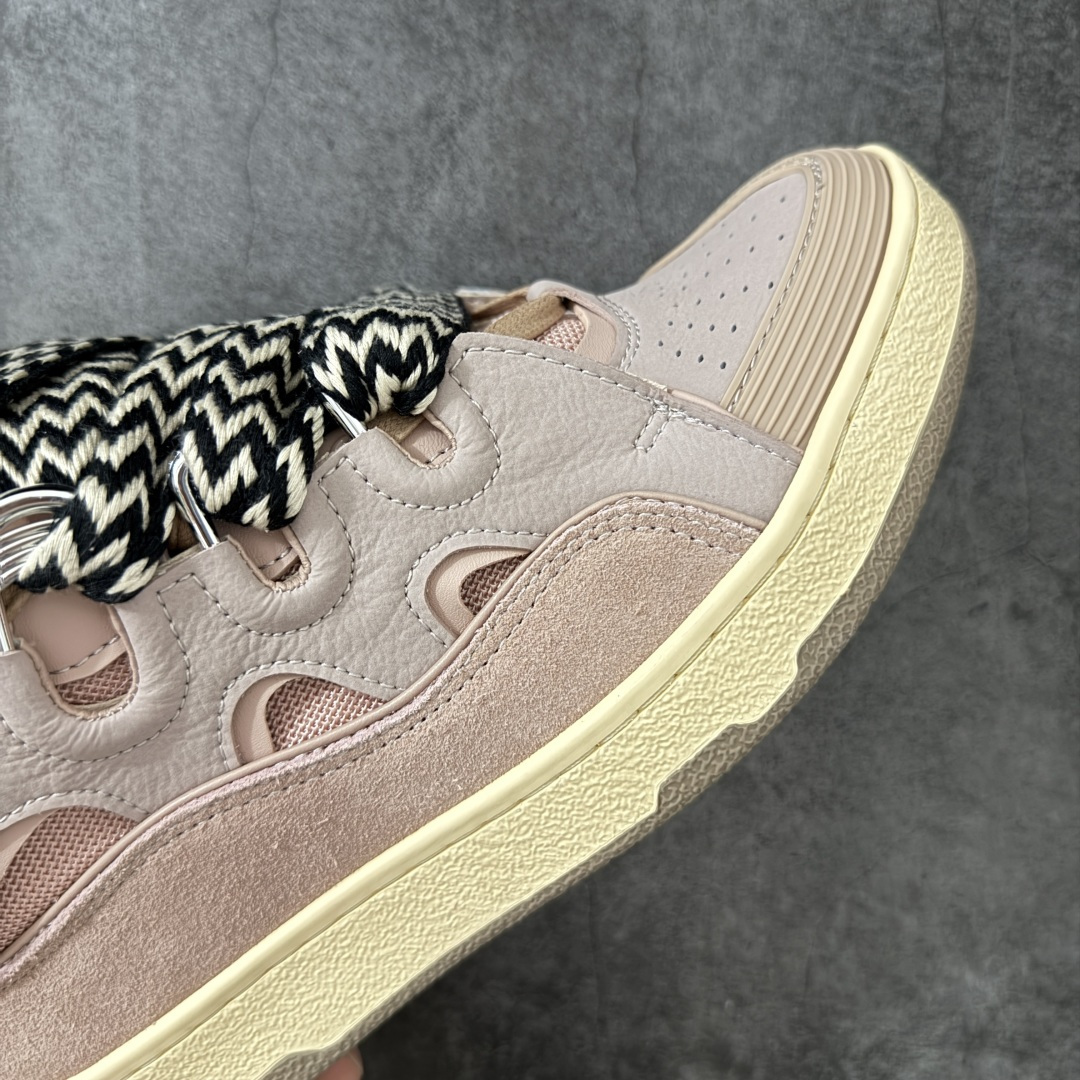 图片[6]-【YH纯原版】 Lanvin Leather Curb Sneakers 浪凡面包鞋 现货 原版1：1开模重工艺制作 面料采用进口牛磨砂➕环保牛反绒➕金钢网织物 内里柔软透气太空棉面料 原版开模双色TPU大底 顶级品质 区别市场流通其他货品 Leather是一款灵感源自90年代的运动鞋 设计自信 尺寸夸张 这款鞋由纳帕小牛皮、翻毛皮和网眼布制成 圆润的外形、加垫的鞋舌和弯曲的金属孔眼使这款精心打造的鞋格外舒适 尺码：36-47-选品中心