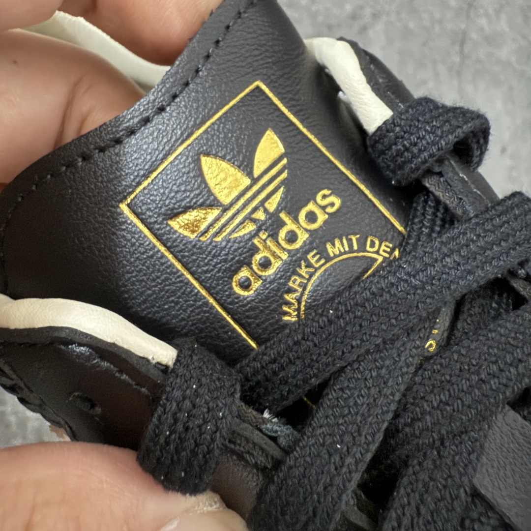 图片[6]-【渠道纯原】adidas originals Samba 贴合舒适 德训鞋 男女同款 黑白色 HQ9282 口碑大厂出品 品控大底版型不断改良更新 全套原纸板楦头开发 确保原汁原味 完美呈现桑巴版型 一比一鞋头弧度高度鞋身弧度 原厂头层皮料 东莞正确编织面 区别通货 细节品控鞋型随意对比 正确烫金高频细节 独家私模橡胶大底 原盒原配 尺码：35.5 36 36.5 37.5 38 38.5 39 40 40.5 41 42 42.5 43 44 44.5 45-选品中心