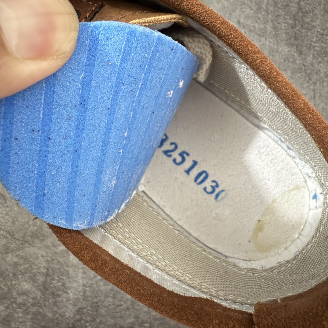 图片[9]-【最强毒版】Onitsuka Tiger Mexico 66 亚瑟士鬼冢虎复古经典板鞋 平台专供 充正版本 保证每个配色都是采购原鞋开发 采用原厂材料 全头层纳帕细纹皮面 质感无敌 全新玻璃刀切割皮料 超高清洁度 纹路、色泽、皮心颜色 质感百分百还原 海外订单工厂出品 超成熟稳定的做工品控 原装全套纸板楦头开发 原汁原味 完美呈现版型 私模正确鞋底咬花纹路 一比一鞋头弧度高度鞋身弧度 绝不口嗨 细节品控鞋型随意秒杀市面 原档咬花纹路私模大底 一个单元有六个三角形 总体形拼接呈现花瓣状 官方四联吊牌 原装Ortholite轻量化鞋垫 原盒原配 质保卡 说明书 钢印防尘纸 纸板中底带钢印 乳胶组合鞋垫带足弓 支持全方位的对比专柜 尺码：35 36 37 37.5 38 39 39.5 40 40.5 41.5 42 42.5 43.5 44 44.5 45-选品中心
