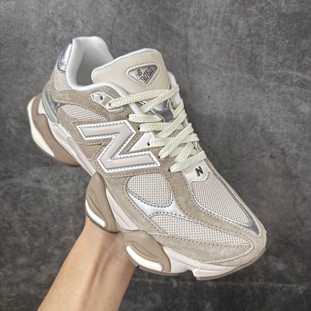 图片[3]-【纯原版】 New Balance NB9060 联名款 复古休闲运动慢跑鞋 U9060ERM 全套原楦原纸板原厂数据开发 进口三明治网面 原装进口翻毛皮料正确绒感卡色 正确中底拉帮中底网布细节 原厂标裁 带紫光防伪 定制后跟透明水晶模块 冲裁组合 大底贴合程度胶水上色把控完美 整洁度挑战全网艺术家 多道序QC把关品质完善 匠心打造 耗时两个月开发完成 工艺极其复杂难度可想而知 新开独立私模大底 全网唯一正确六层组合大底 高端零售专供产物 尺码：36-46.5-选品中心