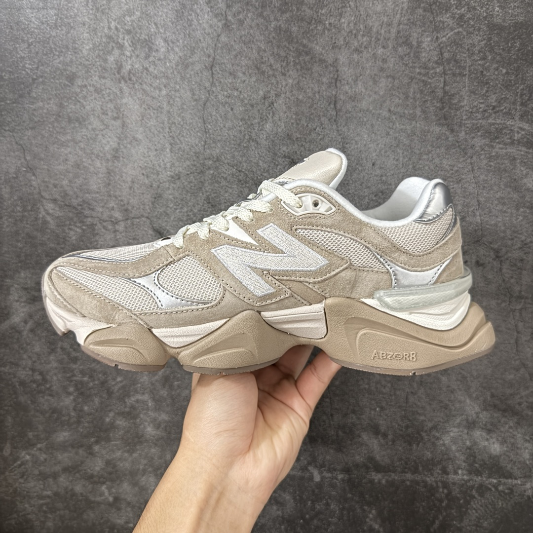图片[2]-【纯原版】 New Balance NB9060 联名款 复古休闲运动慢跑鞋 U9060ERM 全套原楦原纸板原厂数据开发 进口三明治网面 原装进口翻毛皮料正确绒感卡色 正确中底拉帮中底网布细节 原厂标裁 带紫光防伪 定制后跟透明水晶模块 冲裁组合 大底贴合程度胶水上色把控完美 整洁度挑战全网艺术家 多道序QC把关品质完善 匠心打造 耗时两个月开发完成 工艺极其复杂难度可想而知 新开独立私模大底 全网唯一正确六层组合大底 高端零售专供产物 尺码：36-46.5-选品中心