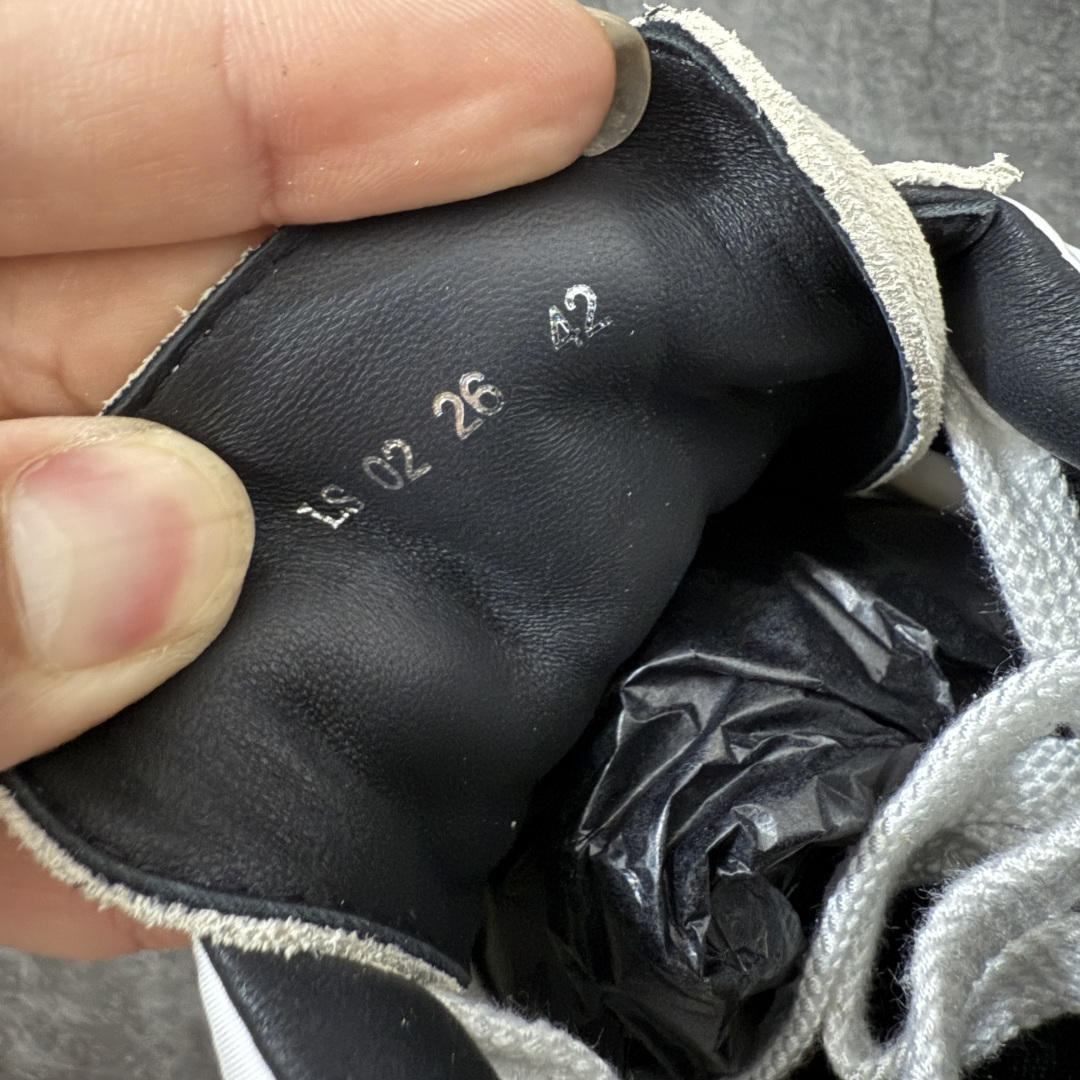 图片[7]-【佛山超A版】Dior 迪奥 Squash 系列低帮厚底休闲运动鞋 代购同渠道品质 高端零售 外贸充正专供 原版购入开发 ZP级全套包装 完美楦型 正确卡色 质感媲美原版 细节与原版一致 请注意区分市面通货材 这款乔纳森·安德森 (Jonathan Anderson) 精心设计的 Dior Squash 运动鞋采用鞋面外翻式缝合结构，展现鲜明的现代风范，既舒适又时尚，彰显 Dior 工坊精湛的鞋履制作工艺。柔软和透气的绒面牛皮革搭配经久耐用的尼龙和轻盈鞋底，舒适百搭的设计可为各式造型提升格调 配送精美包装 ▪️面料： 原版定制进口头层牛皮 ▪️内里：定制进口羊皮网里 ▪️鞋底：原版开模防滑橡胶材质 ▪️底厚：4CM ▪️尺码： 男款39-46-选品中心